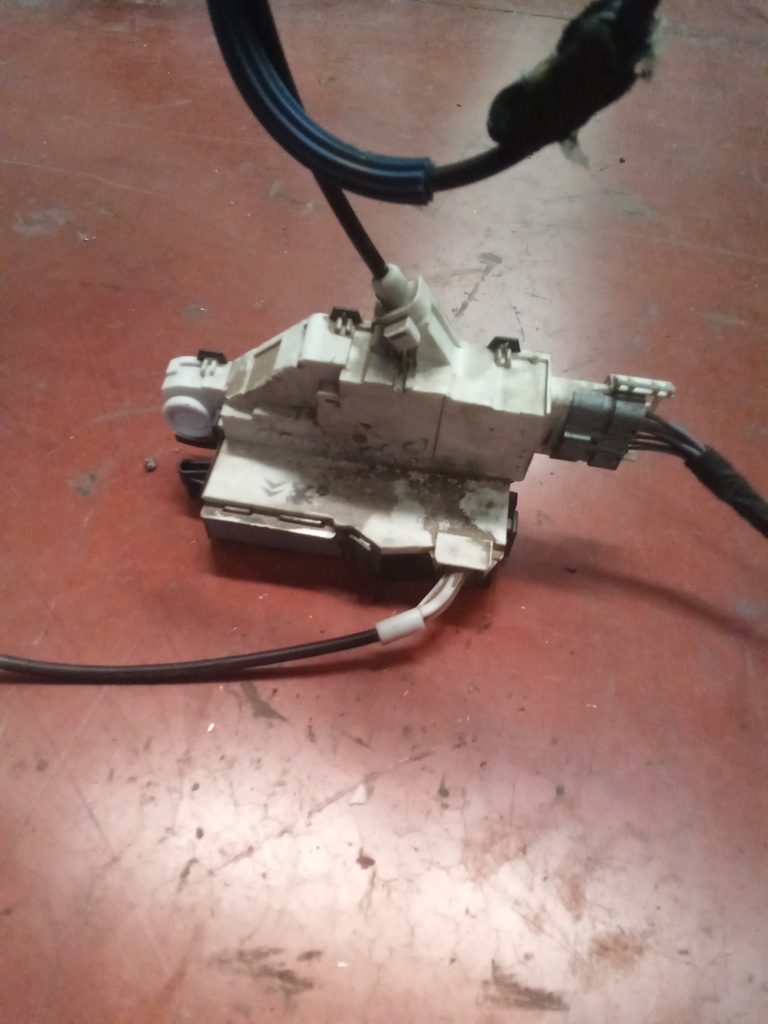 Cerradura trasera derecha Peugeot 407 '06