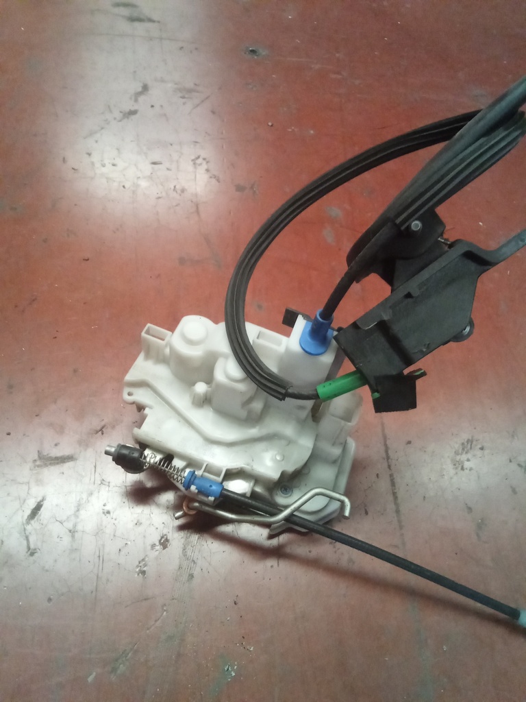 Cerradura delantera izquierda Peugeot bipper '08