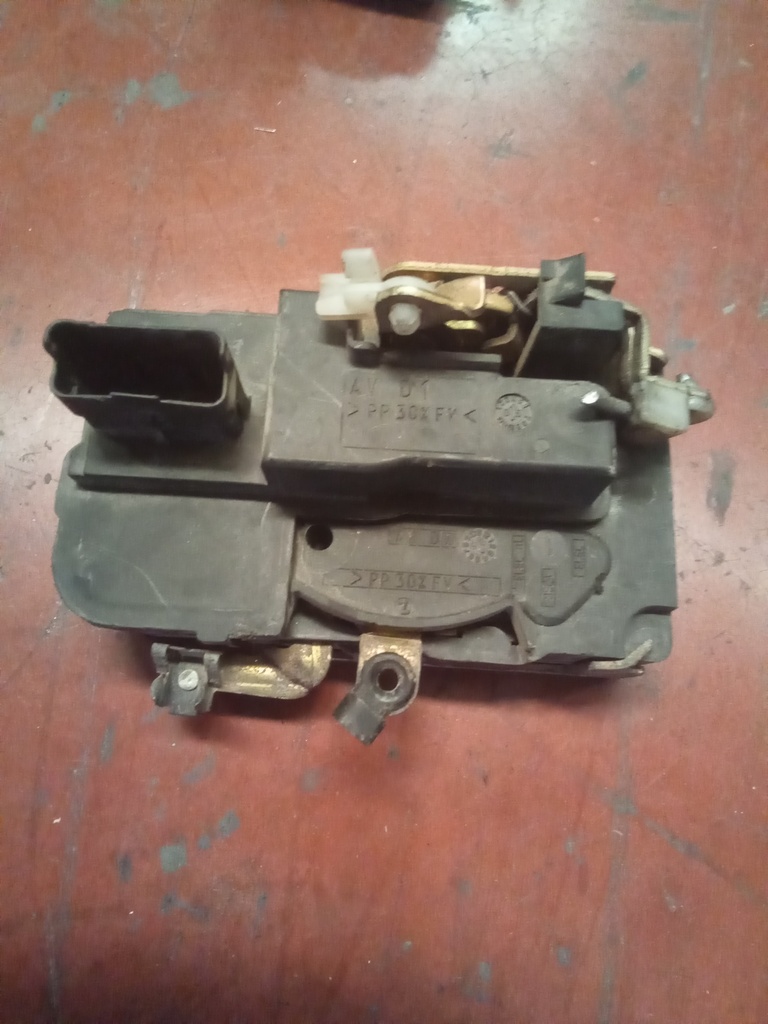 Cerradura delantera derecha Peugeot partner '07