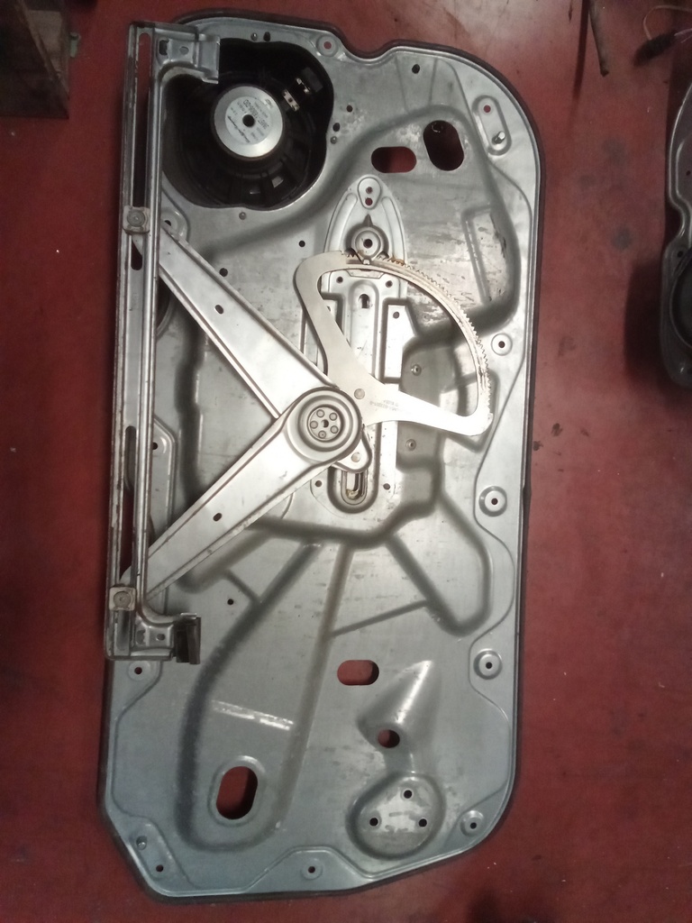 Elevalunas delantero izquierdo 3p Ford Focus '05