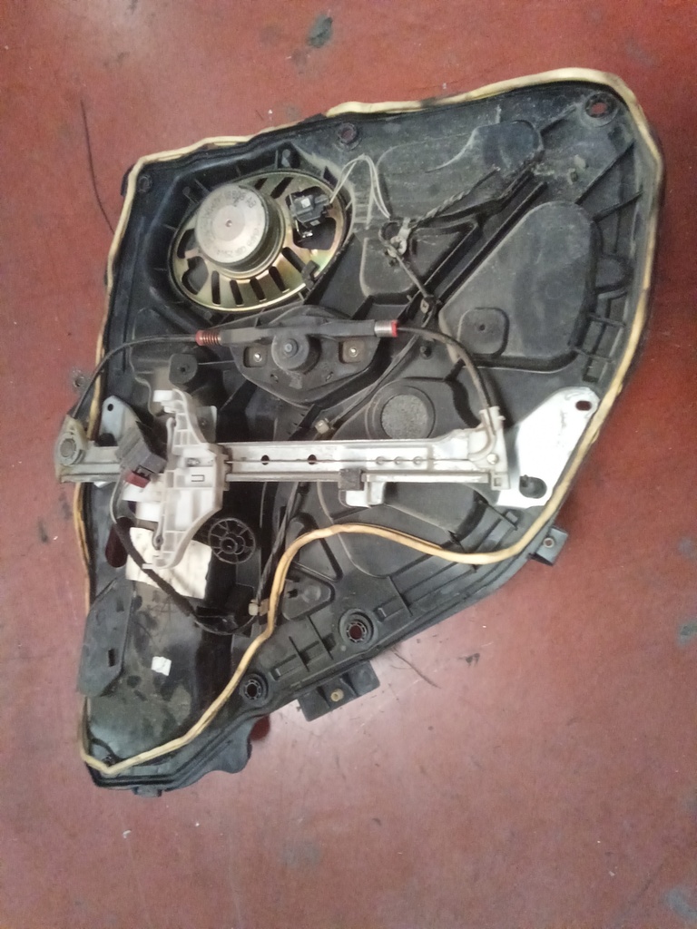 Elevalunas trasero derecho manual Ford fiesta '05