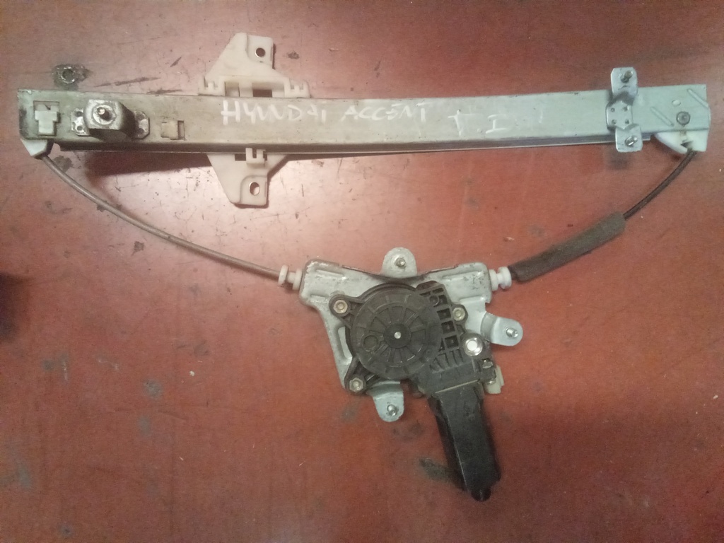 Elevalunas trasero izquierdo Hyundai accent '99