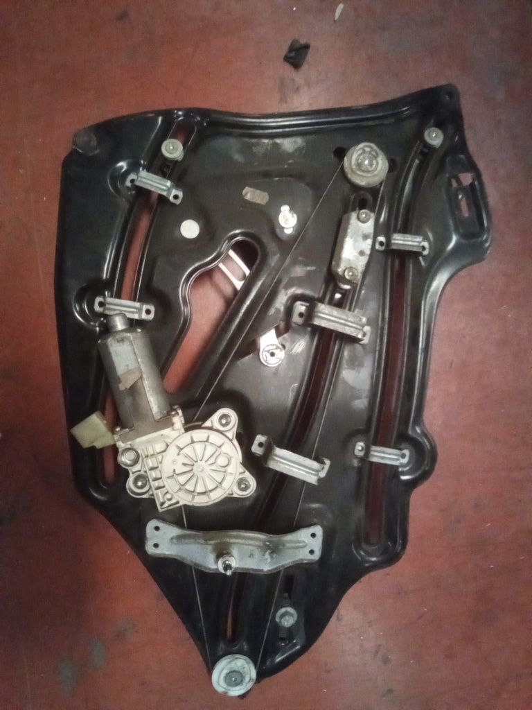 Elevalunas trasero derecho 3p Mercedes clk w209 '04