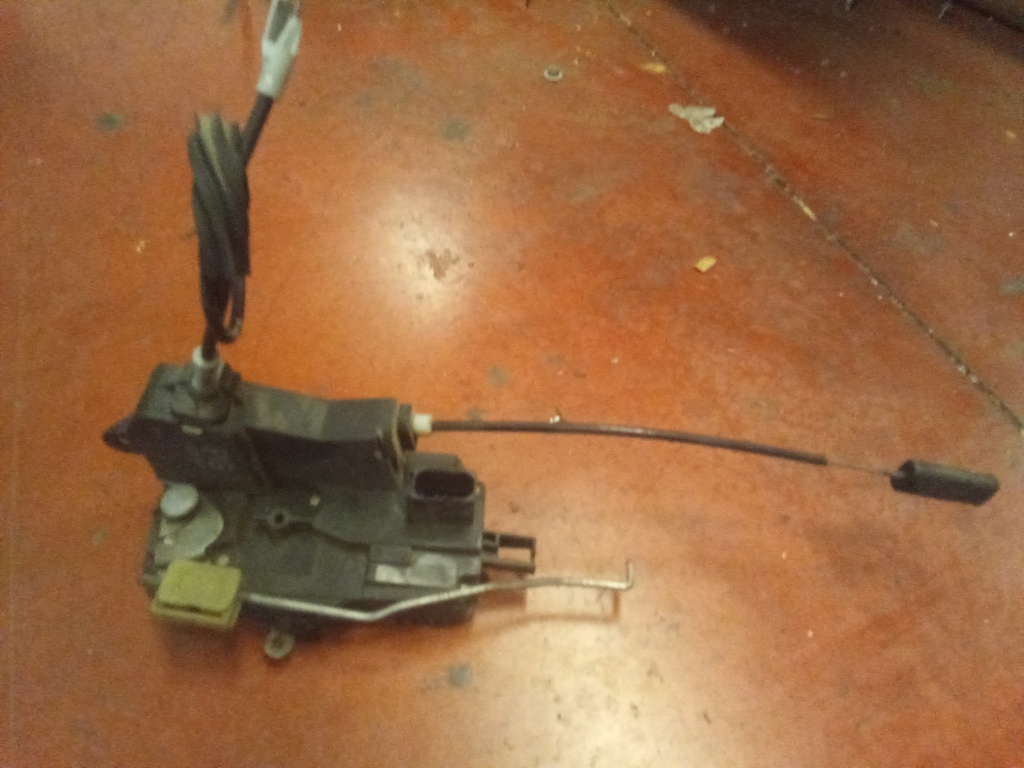 Cerradura delantera izquierda Opel vectra c '05