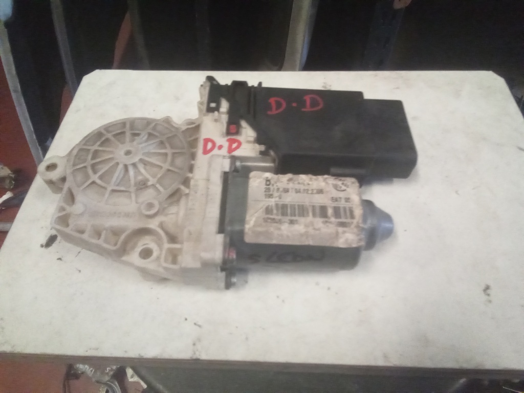 Motor elevalunas delantero izquierdo seat león '01