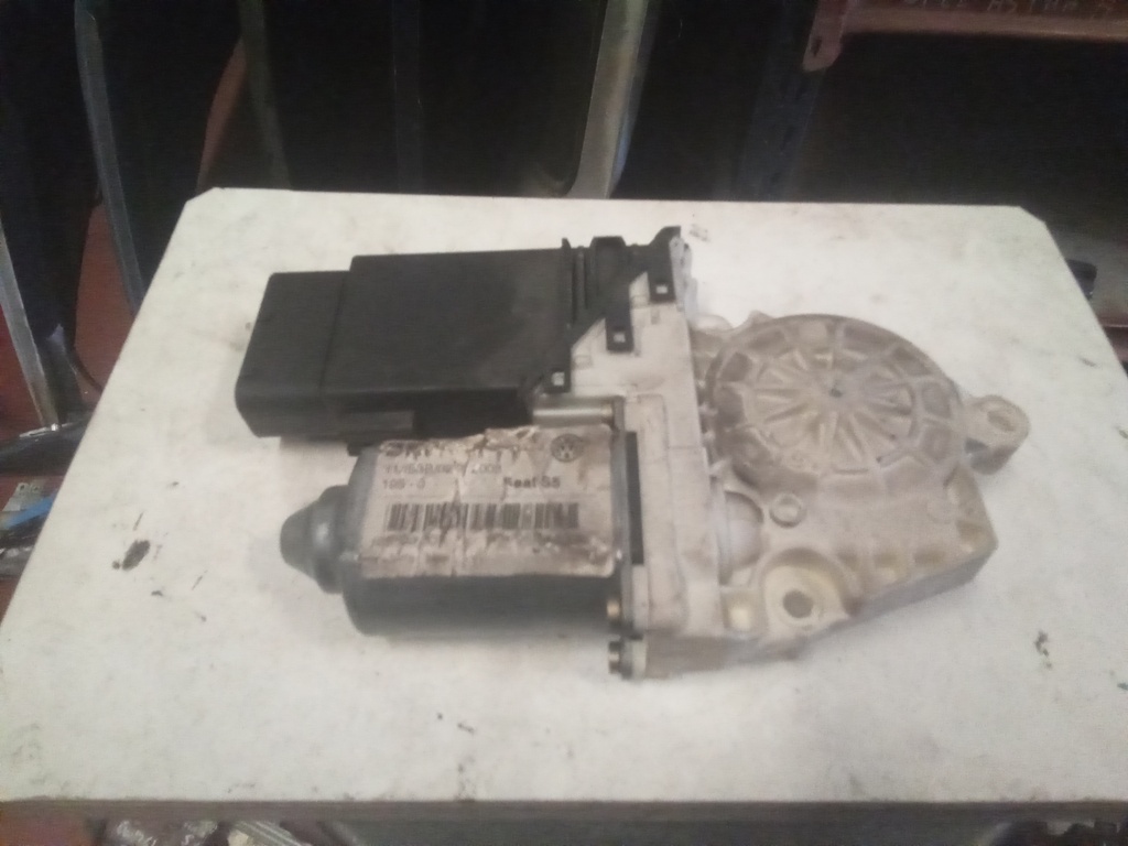 Motor elevalunas delantero derecho seat león '01