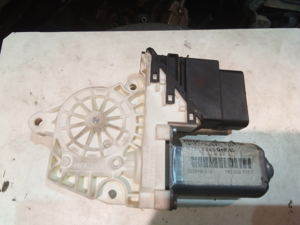 Motor elevalunas trasero izquierdo Volkswagen golf '06