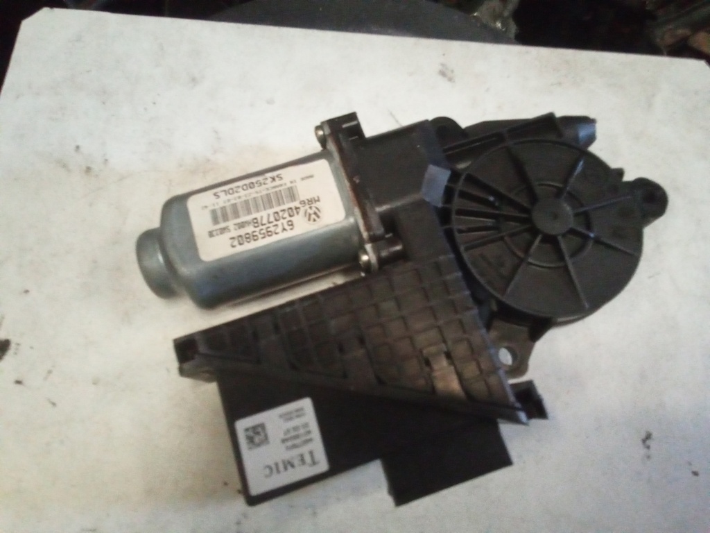 Motor elevalunas delantero izquierdo skoda Fabia '00