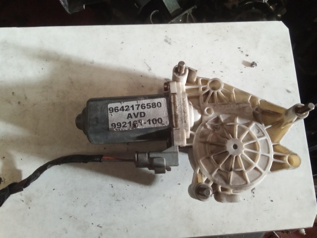 Motor elevalunas delantero derecho Peugeot 406 '01