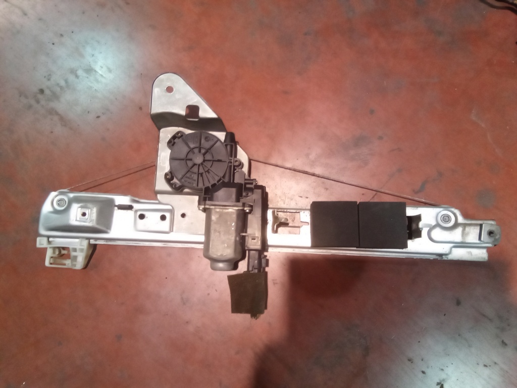 Elevalunas trasero izquierdo Renault megane '05