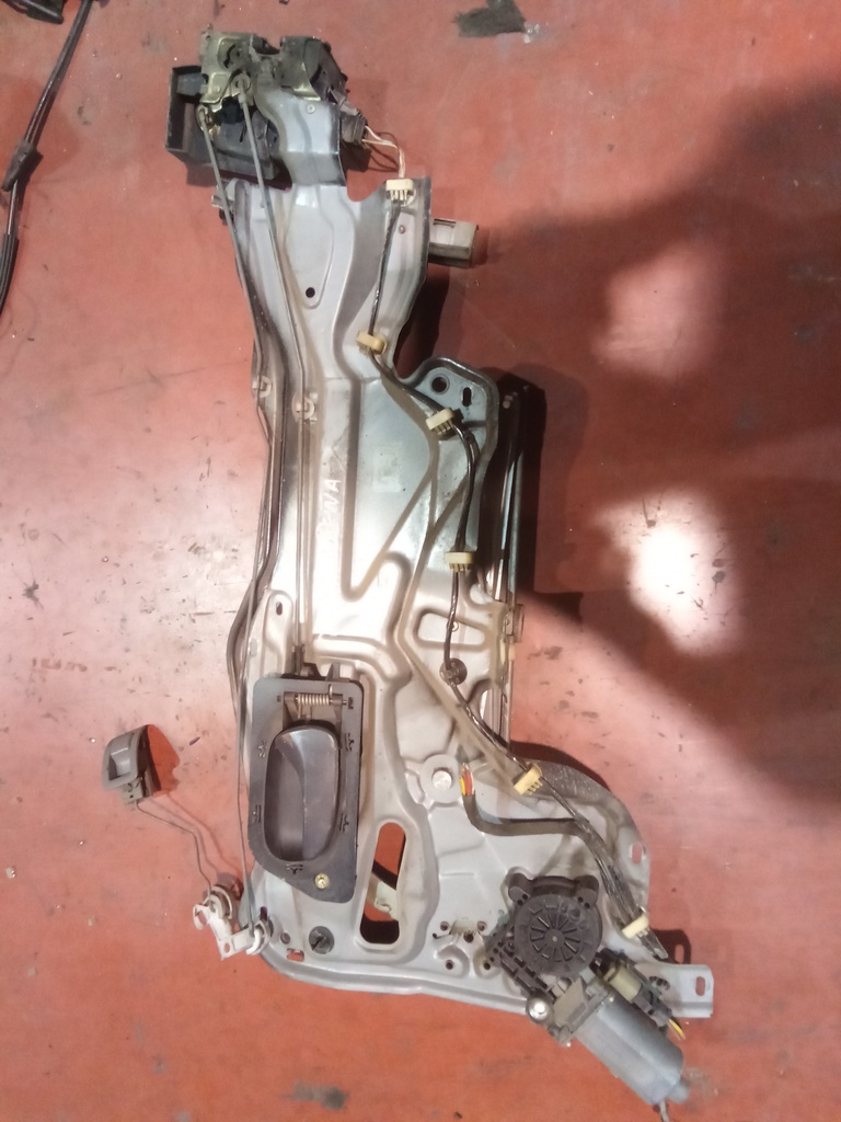 Elevalunas trasero derecho Renault laguna '98