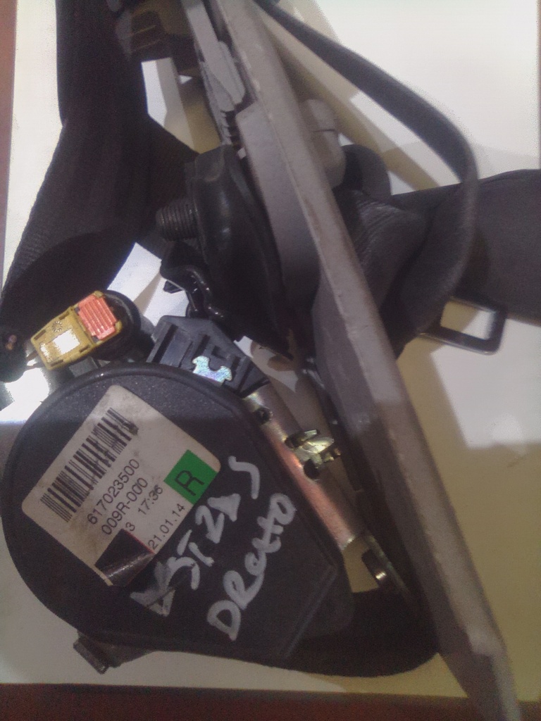 Cinturon delantero derecho opel astra j '12