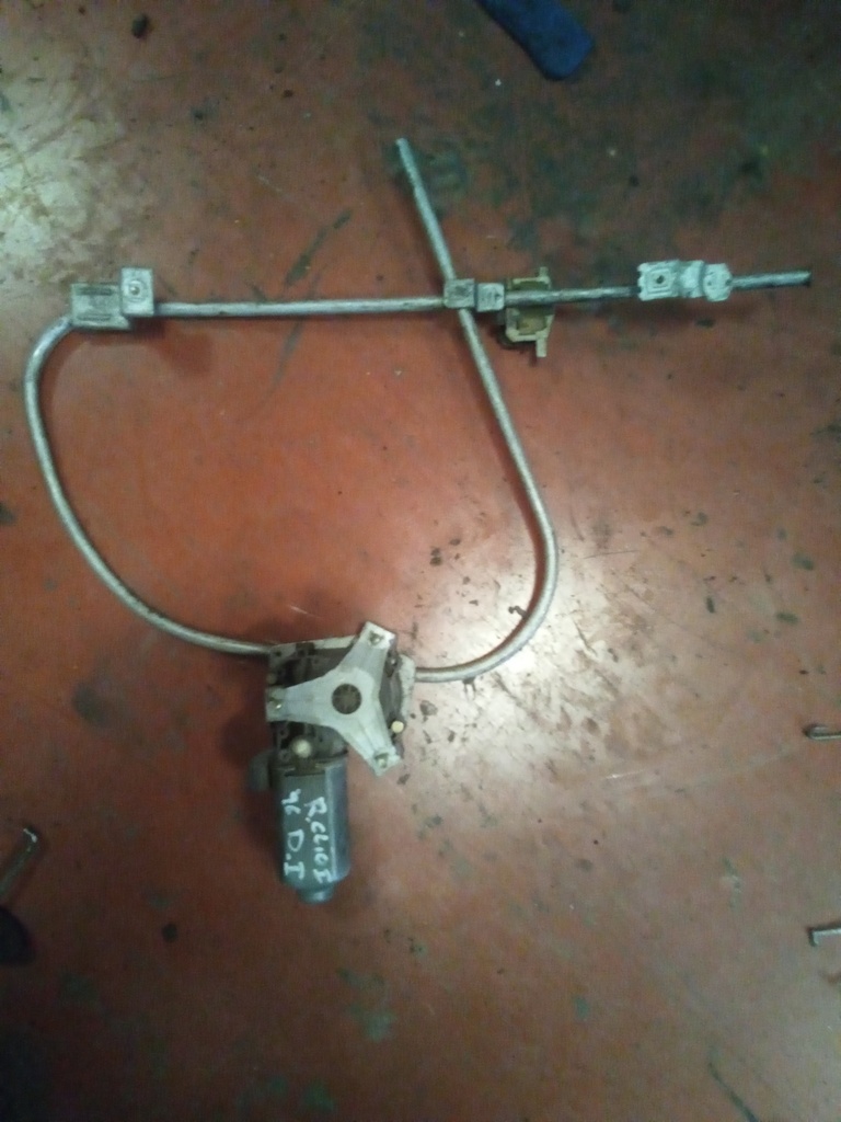 Elevaluna delantero izquierdo Renault Clio I '96