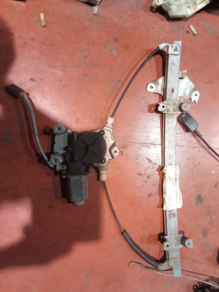 Elevalunas delantero izquierdo Nissan Almera '02