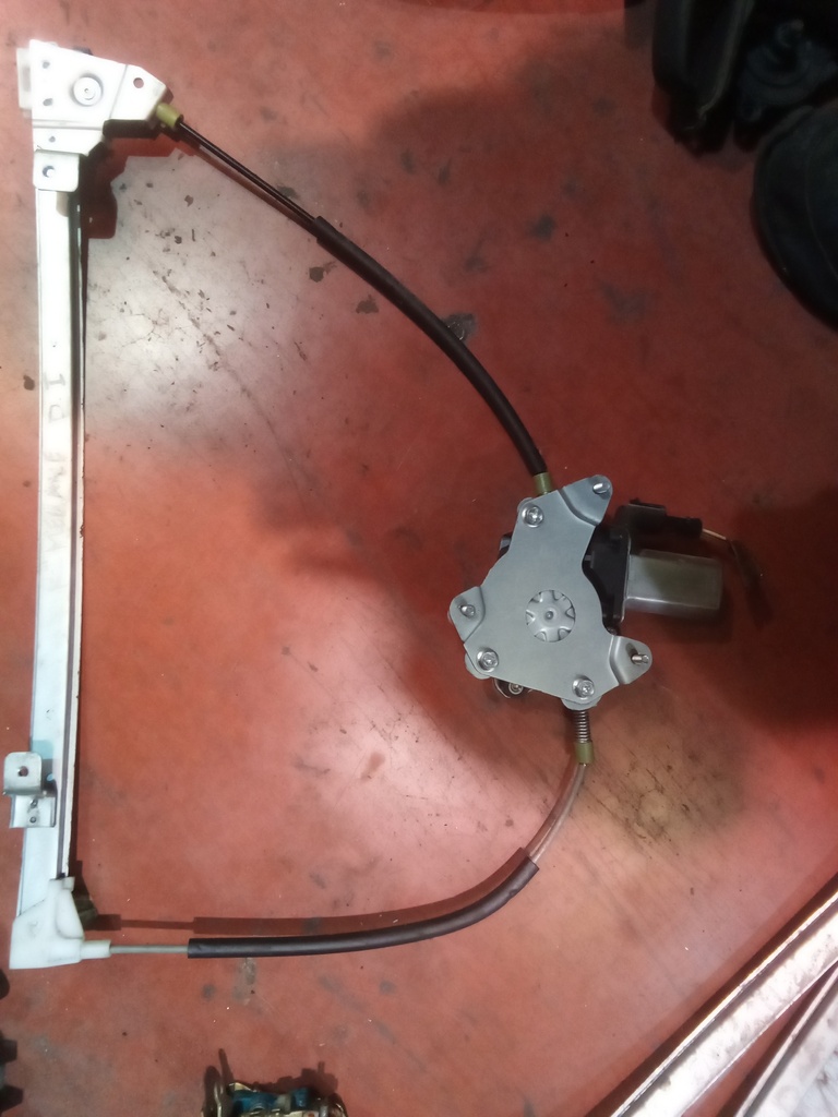 Elevalunas delantero izquierdo Renault megane I '00