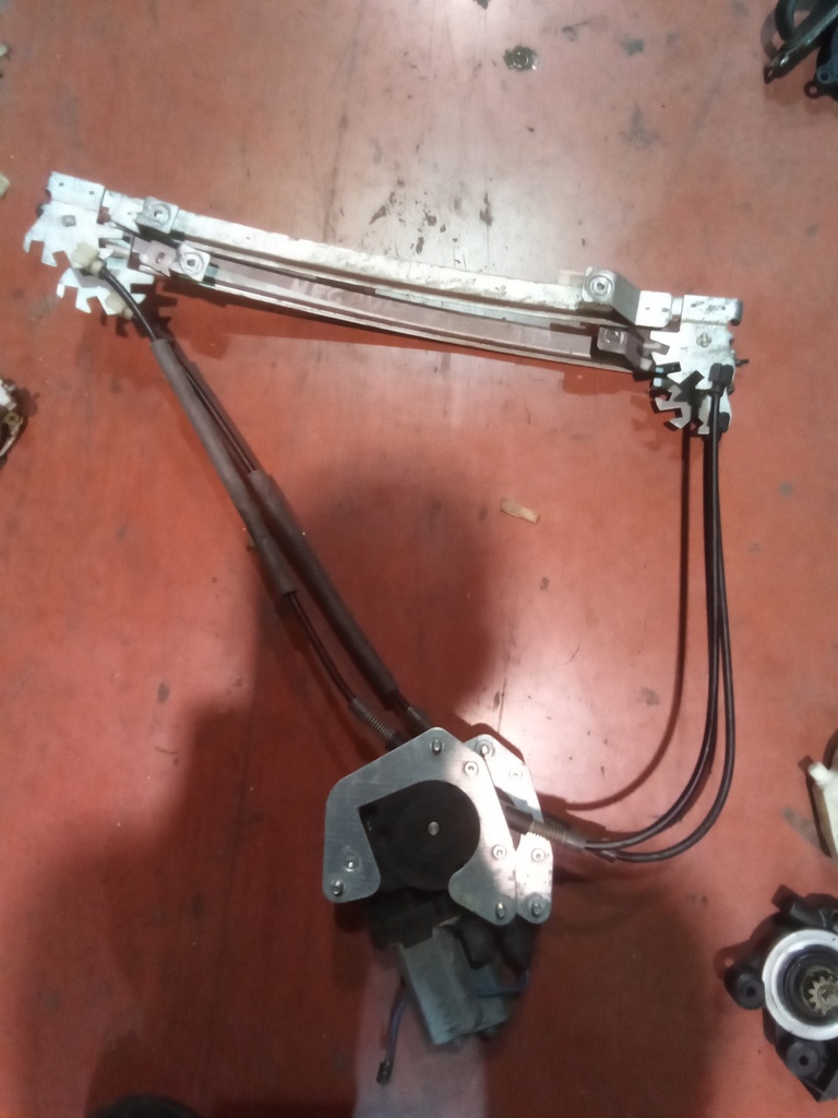 Elevalunas delantero derecho 5p Renault megane I '99