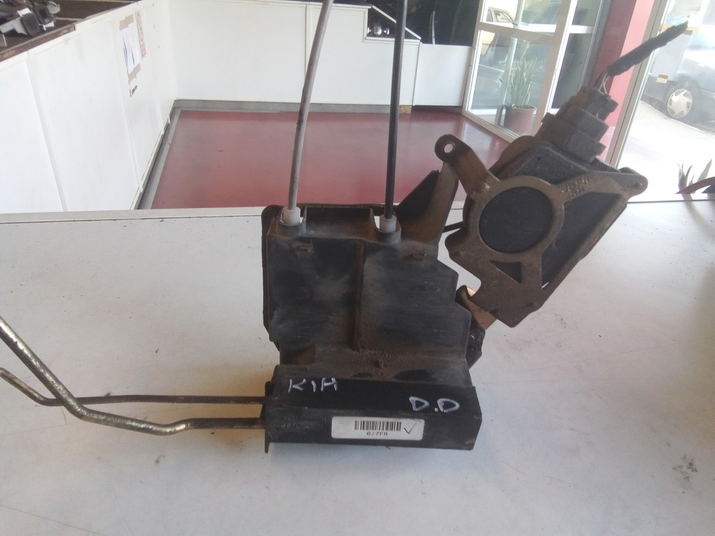 Cerradura delantera derecha Kia rio '06