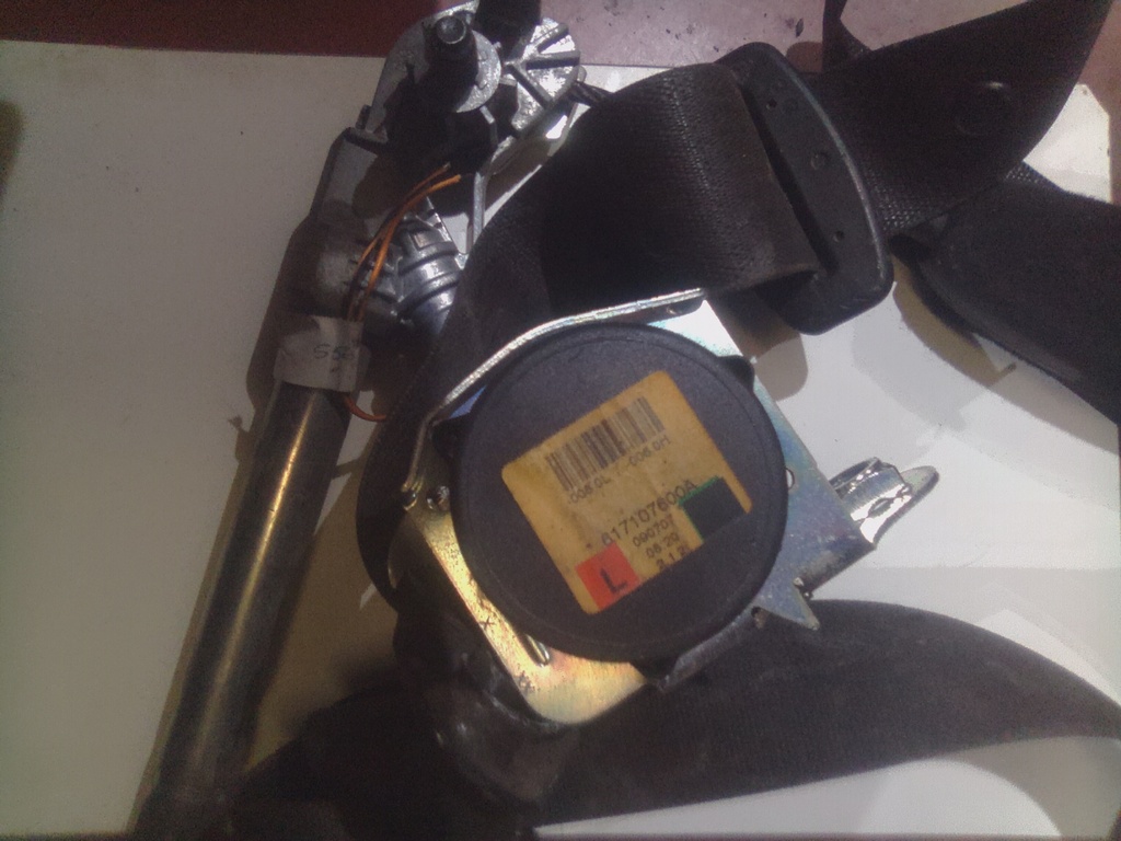 Cinturon delantero izquierdo opel Corsa d