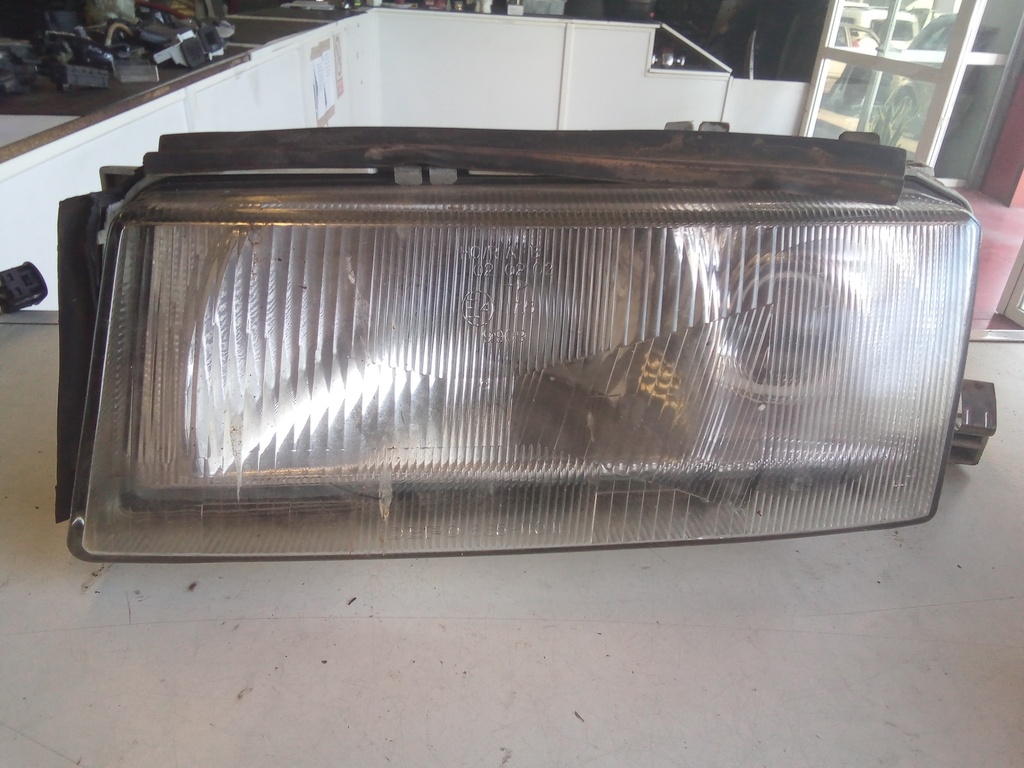 Faro izquierdo skoda Octavia '99