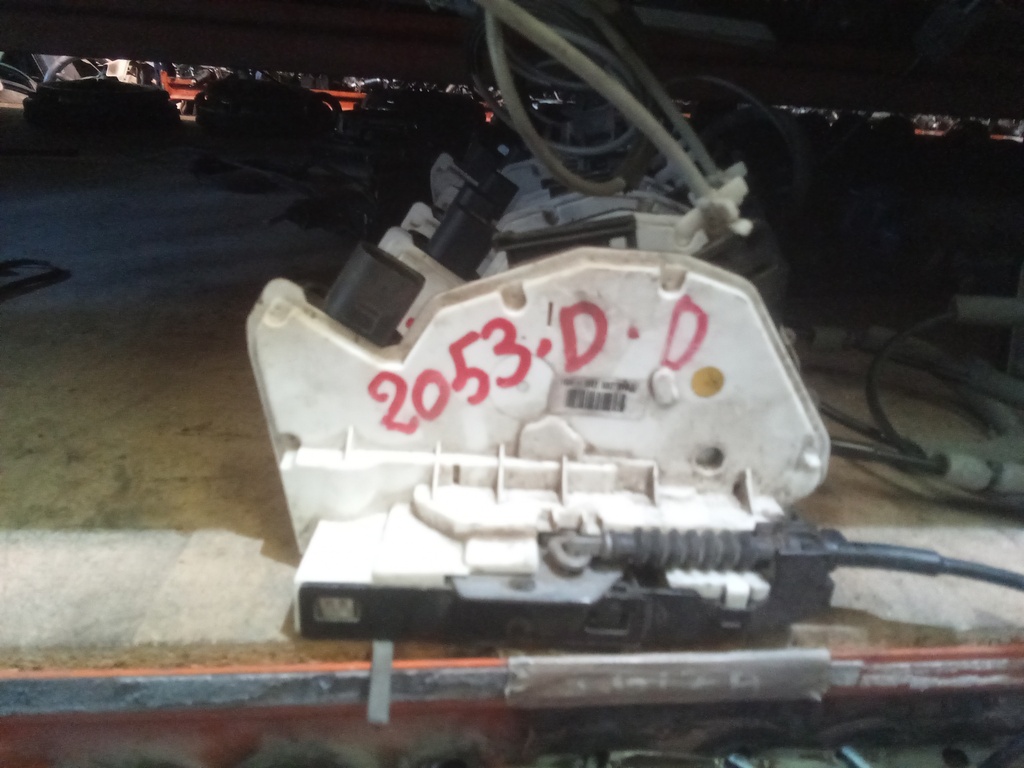 Cerradura delantera derecha seat Ibiza '11