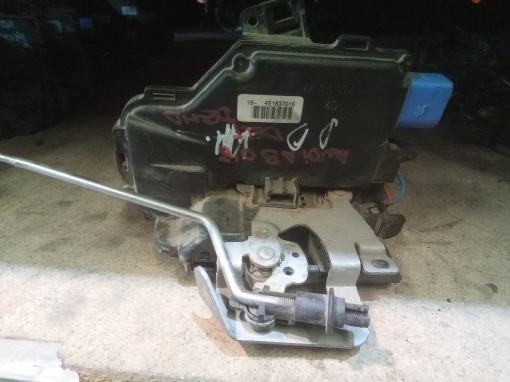 Cerradura delantera derecha audi a3 '06