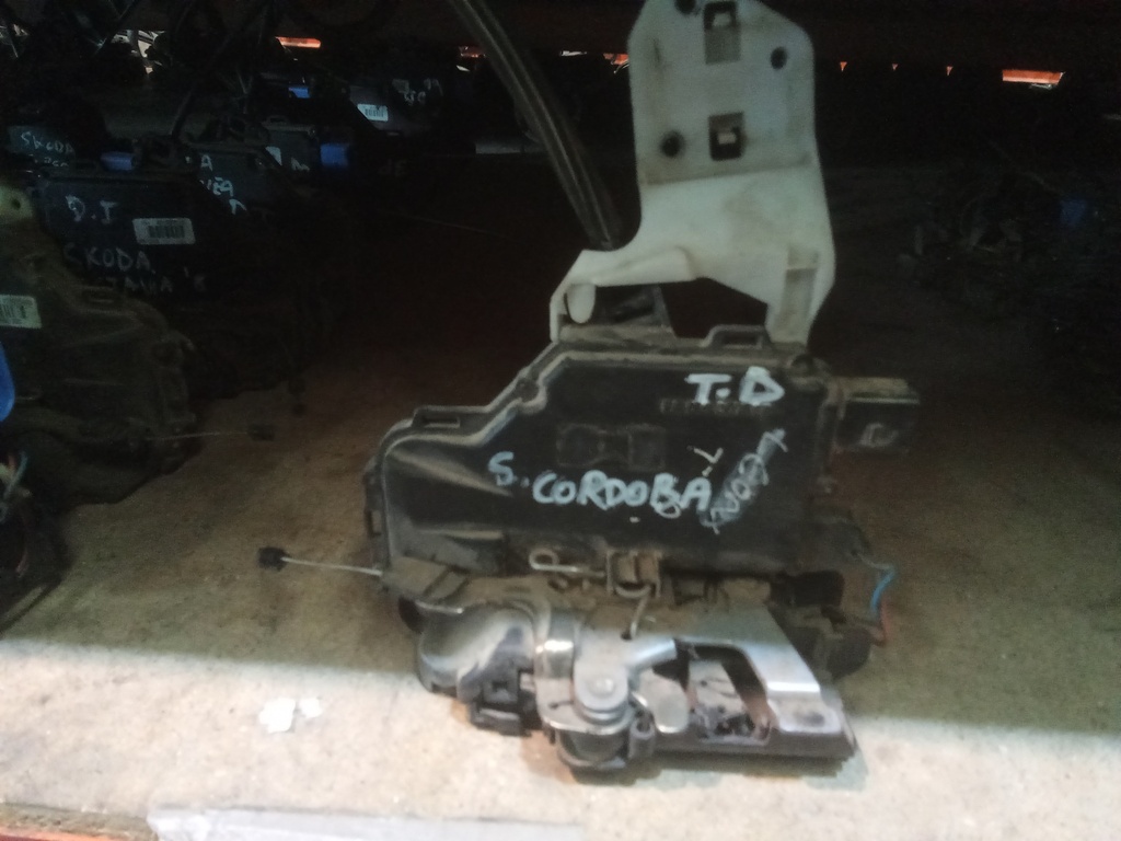 Cerradura trasera derecha seat Cordoba '05