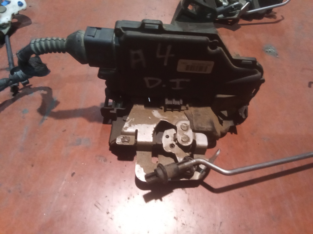 Cerradura delantera izquierda audi a4 '01