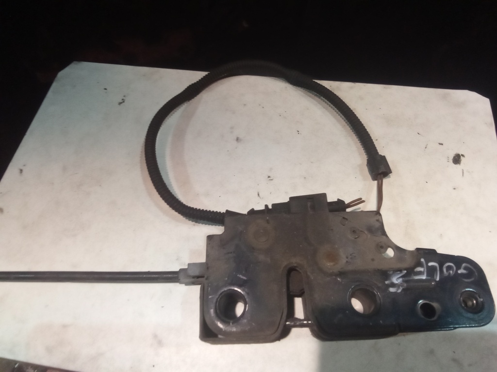 Cerradura capo Volkswagen golf V '07