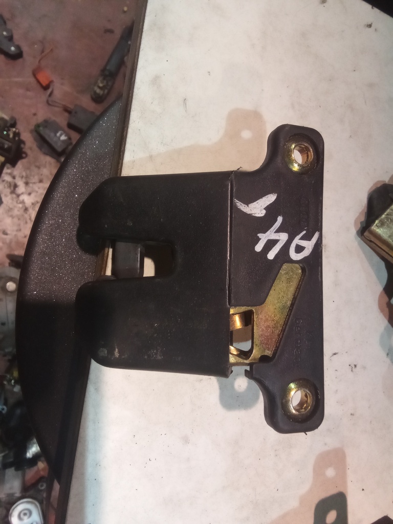 Cerradura maletero audi a4 '95