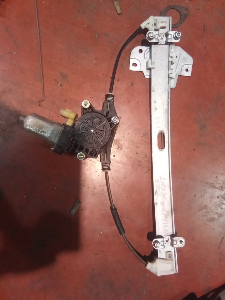 Elevalunas trasero izquierdo Hyundai accent '06