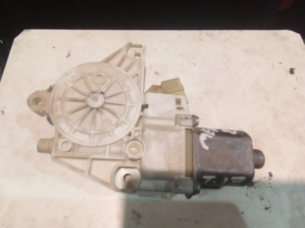 Motor elevalunas trasero izquierdo Mercedes clase c w204 '07