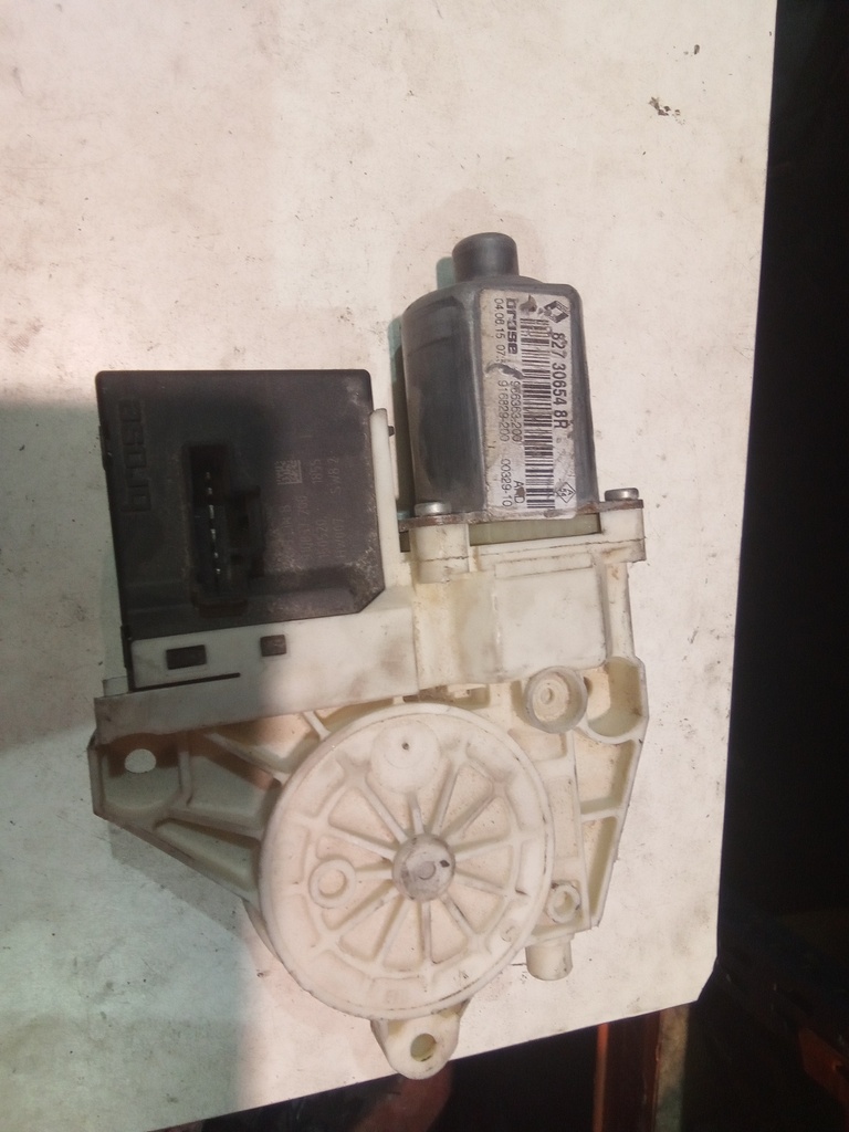 Motor elevalunas trasero derecho Renault megane III '10