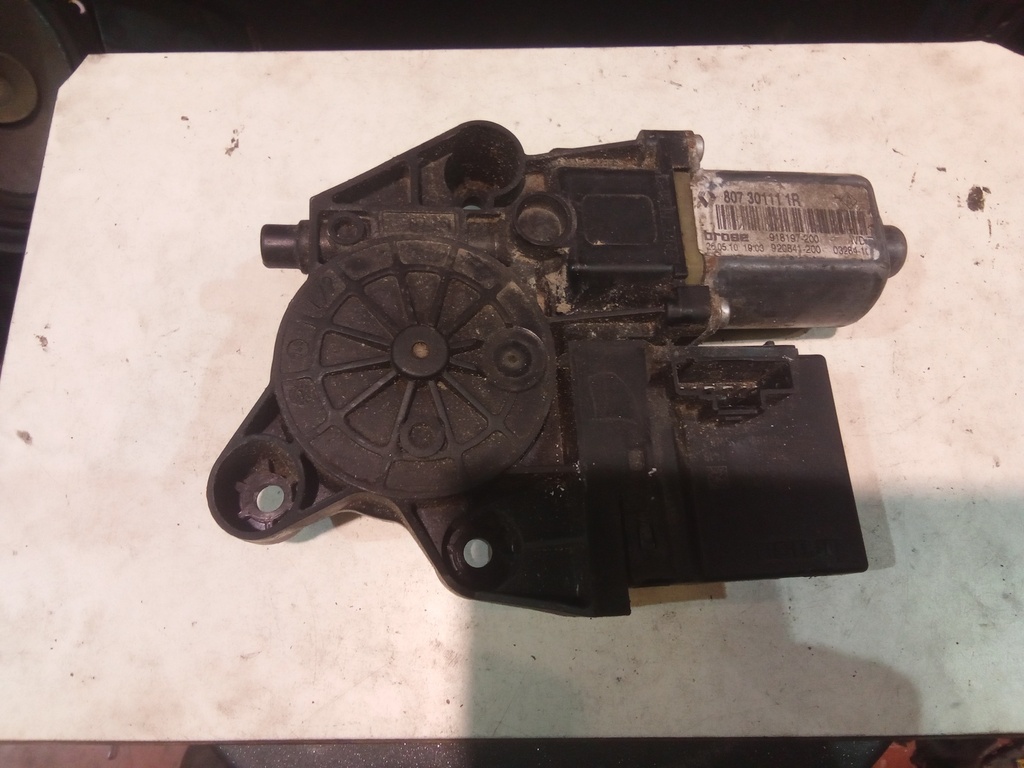 Motor elevalunas delantero derecho Renault Fluence '12