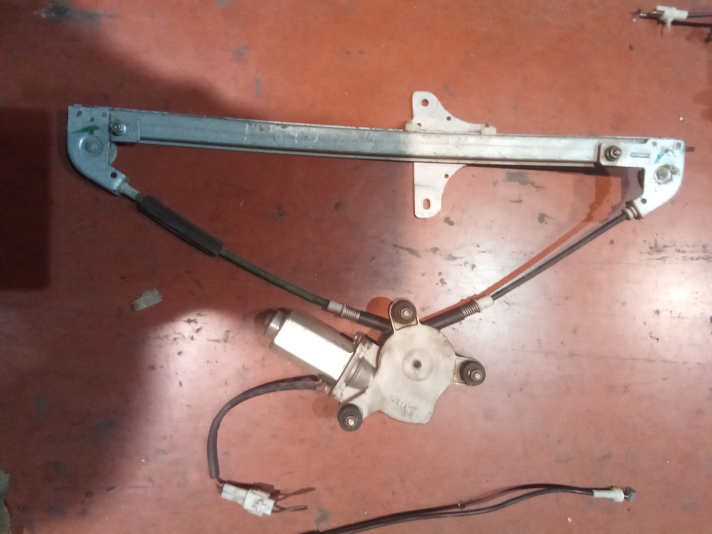 Elevalunas delantero derecho Opel agila '02