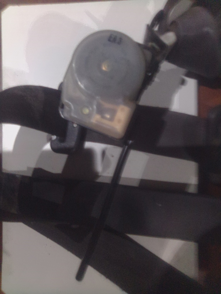 Cinturon delantero izquierdo opel monterey '98