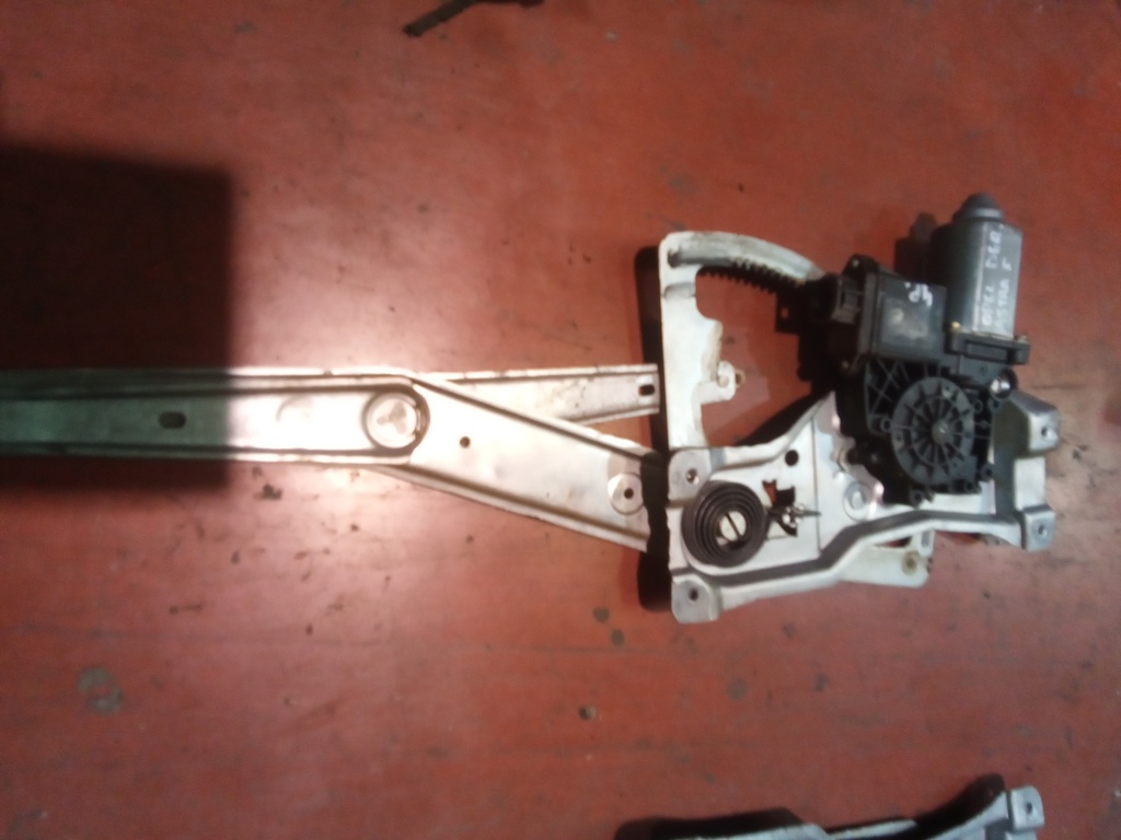 Elevalunas delantero derecho Opel astra f '91