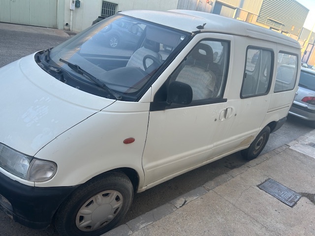 0373 NISSAN VANETTE CARGO 2.3D 1995