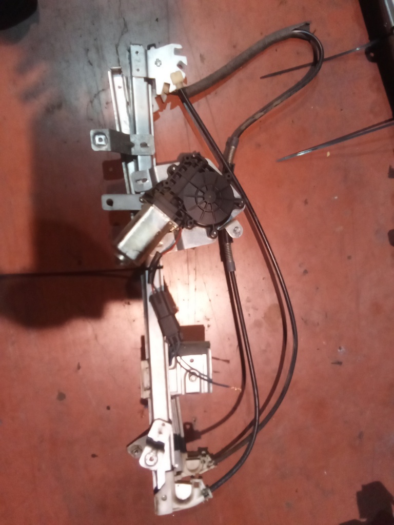 Elevalunas delantero derecho citroen berlingo '01