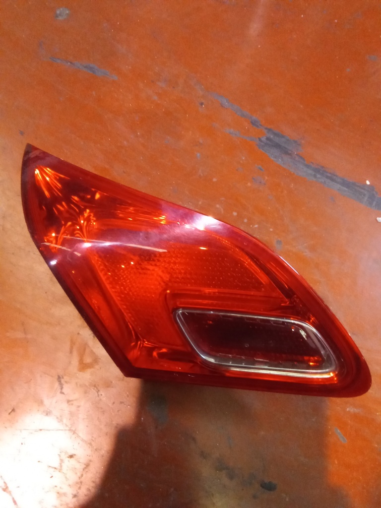 Piloto trasero izquierdo portón Opel Astra j '15