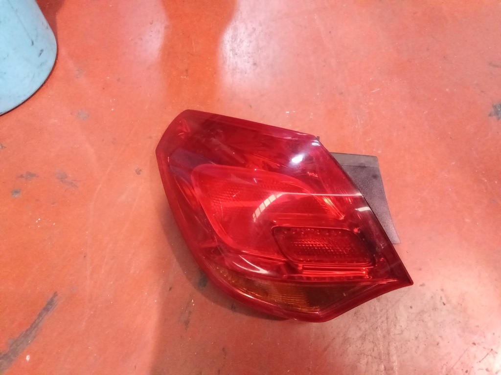Piloto trasero izquierdo aleta Opel Astra j '15