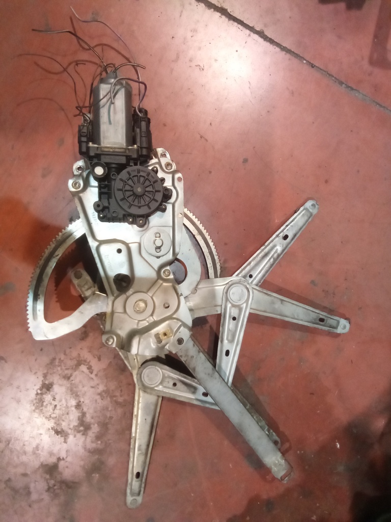 Elevalunas delantero izquierdo BMW serie 3 e21 '98