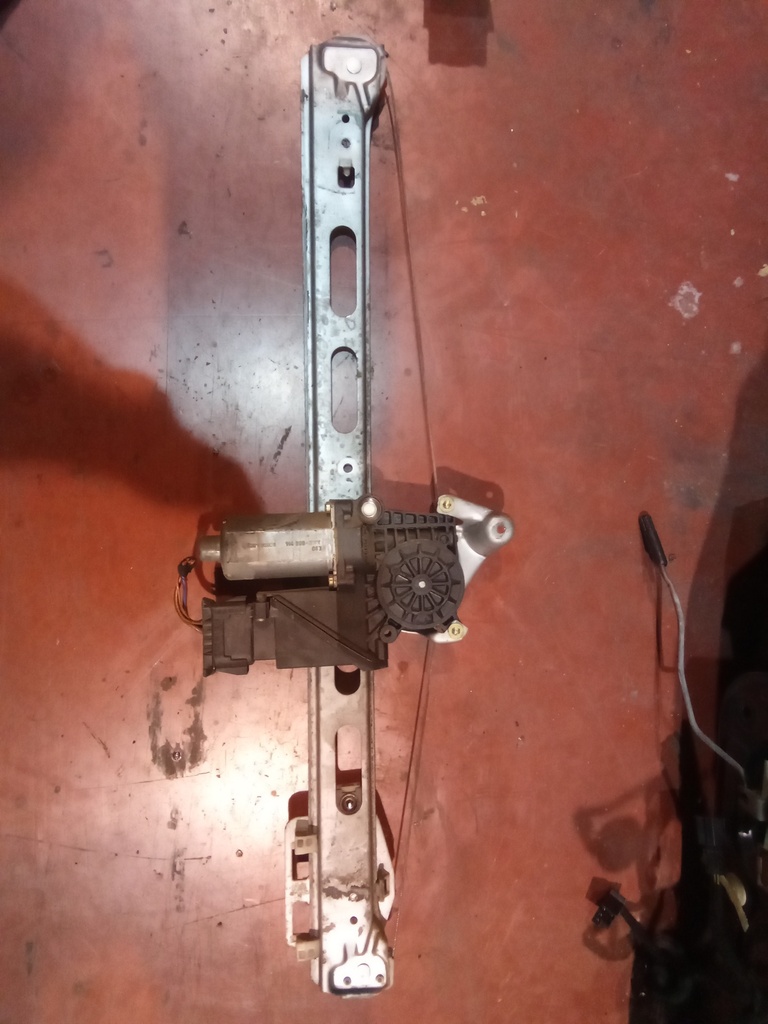 Elevalunas delantero izquierdo Mercedes clase a w168 '00