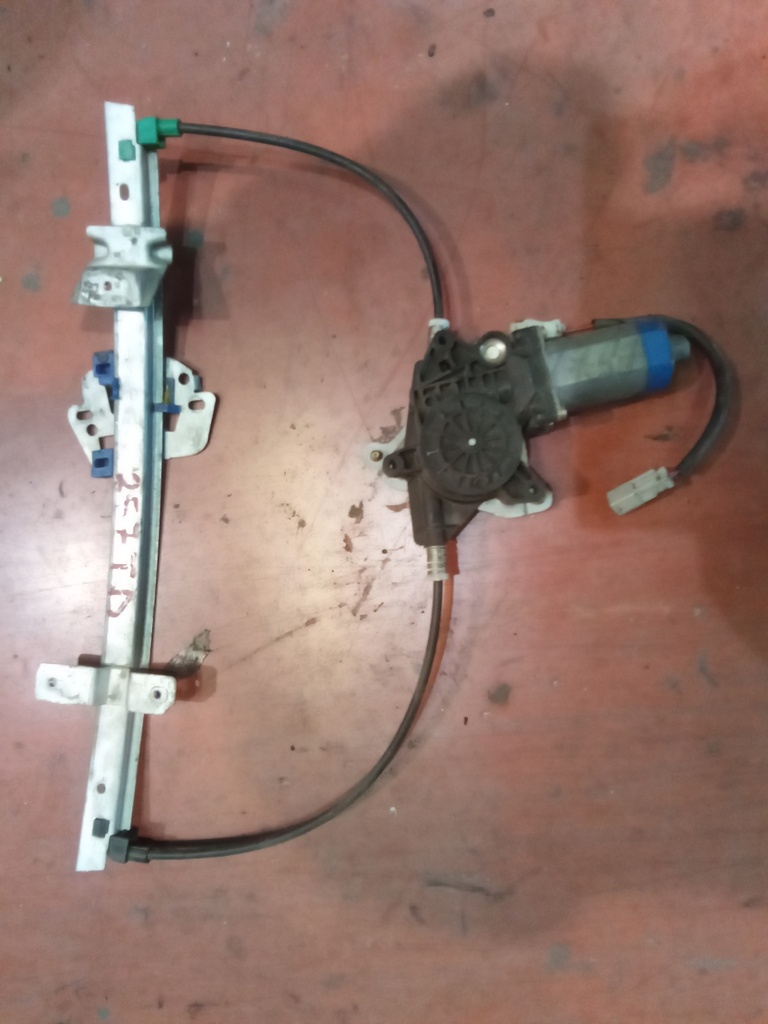 Elevalunas trasero derecho rover serie 600 '96