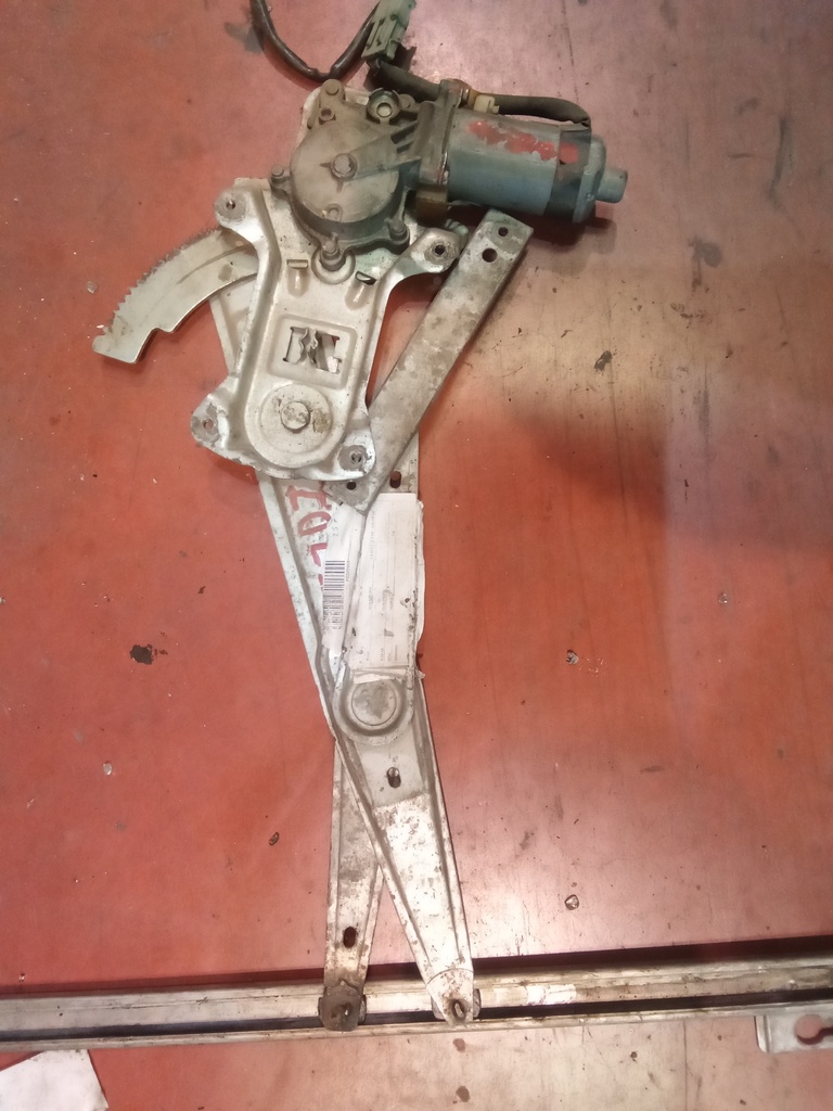 Elevalunas delantero izquierdo rover serie 600 '96