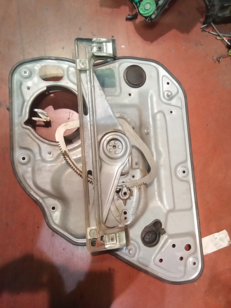 Elevalunas trasero izquierdo Volvo s40 '04