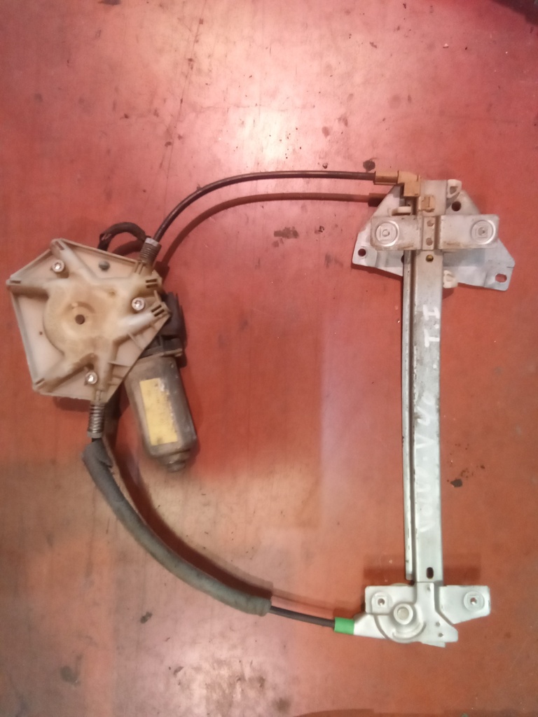 Elevalunas trasero izquierdo Volvo s40 '95