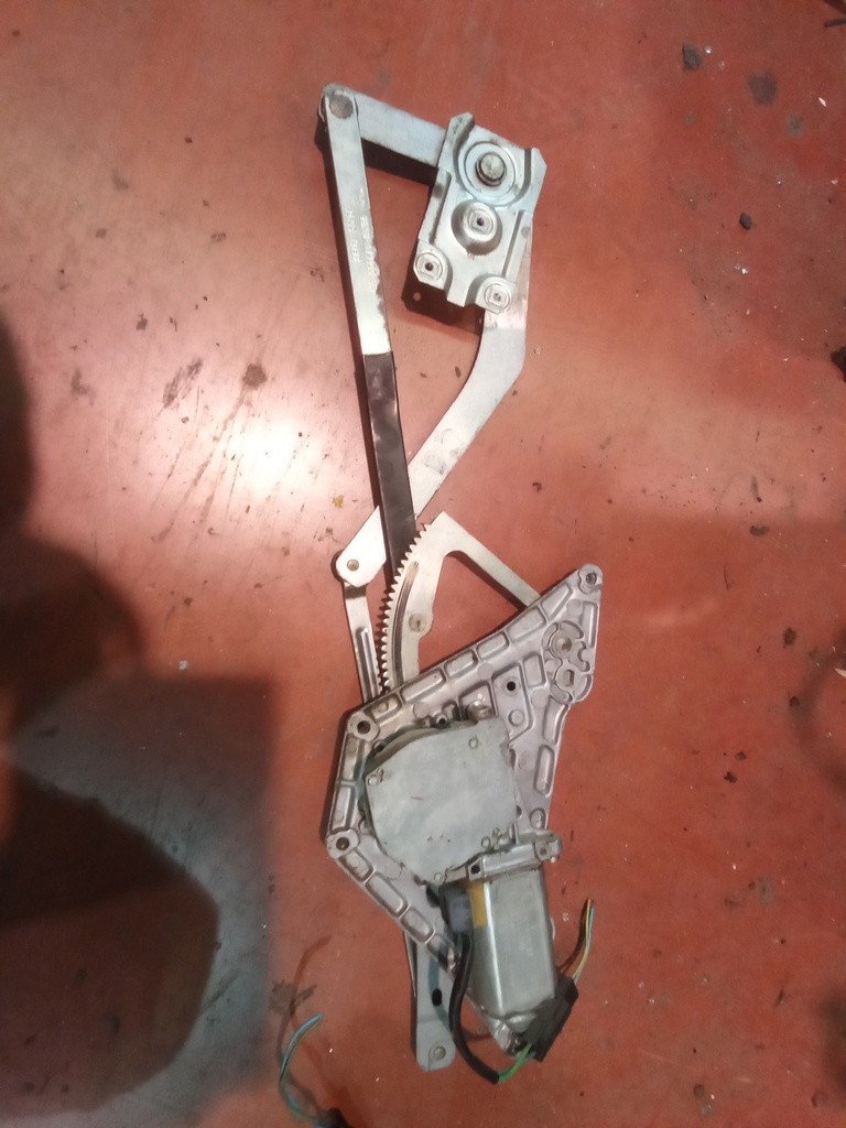 Elevalunas delantero derecho Ford Orión '87