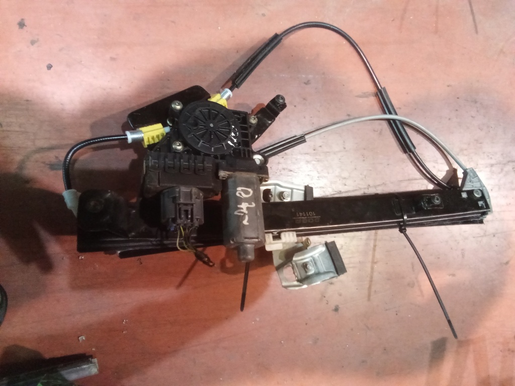 Elevalunas delantero izquierdo Ford Mondeo '03