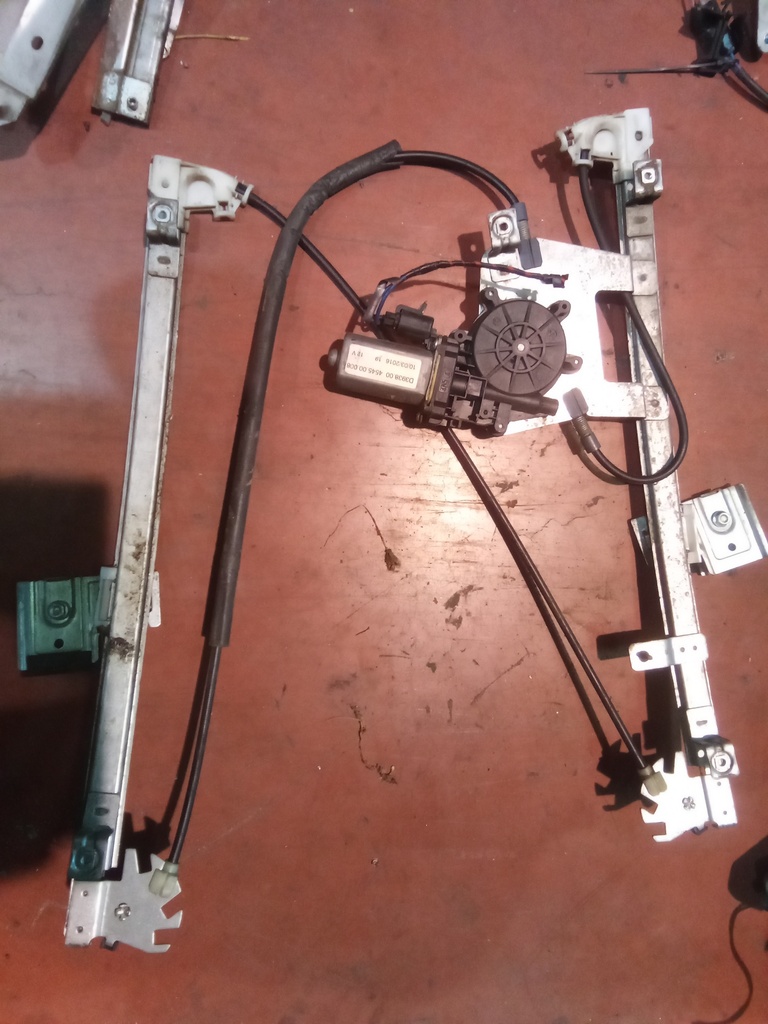 Elevalunas delantero derecho Ford focus '00