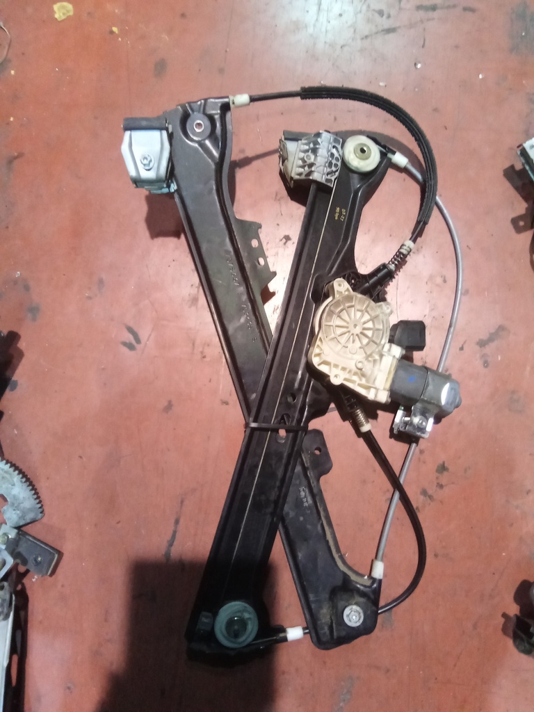 Elevalunas delantero izquierdo BMW serie 5 e60 '06